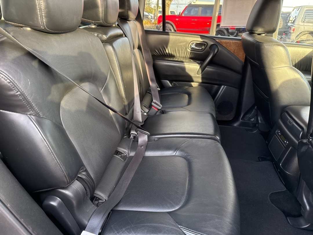 2023 Nissan Armada SL - Image 22