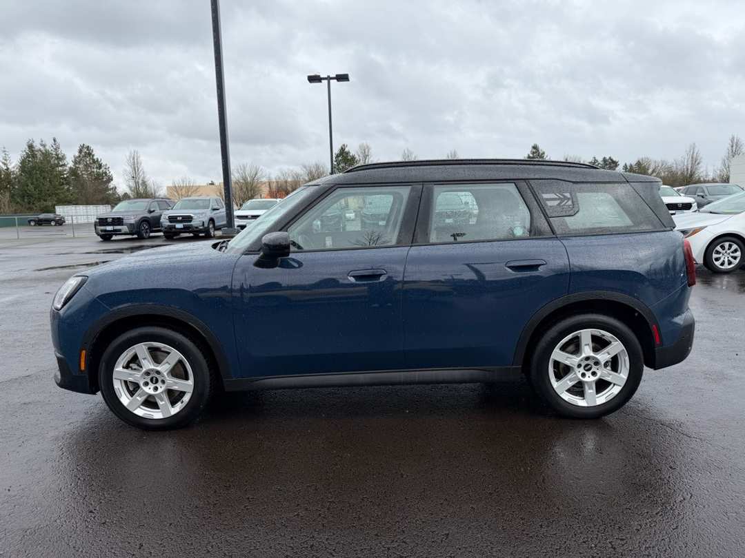 2025 MINI Cooper S Countryman Signature Plus - Image 5