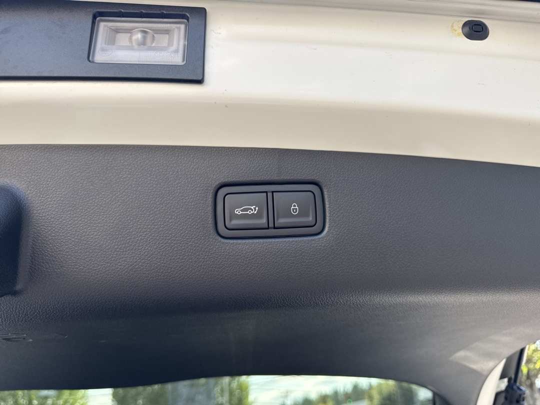 2026 Genesis Electrified Gv70 - Image 13