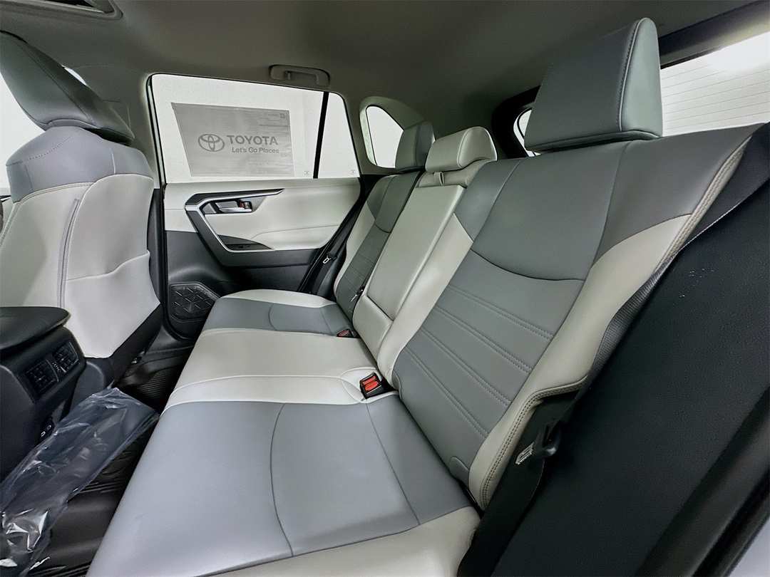 2025 Toyota Rav4 XLE Premium - Image 26