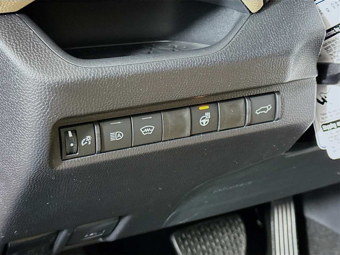 2025 Toyota Rav4 XLE Premium - Image 10