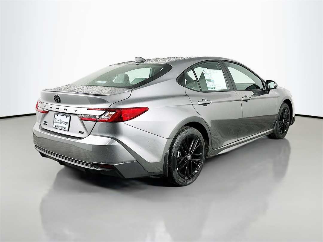 2026 Toyota Camry SE - Image 7
