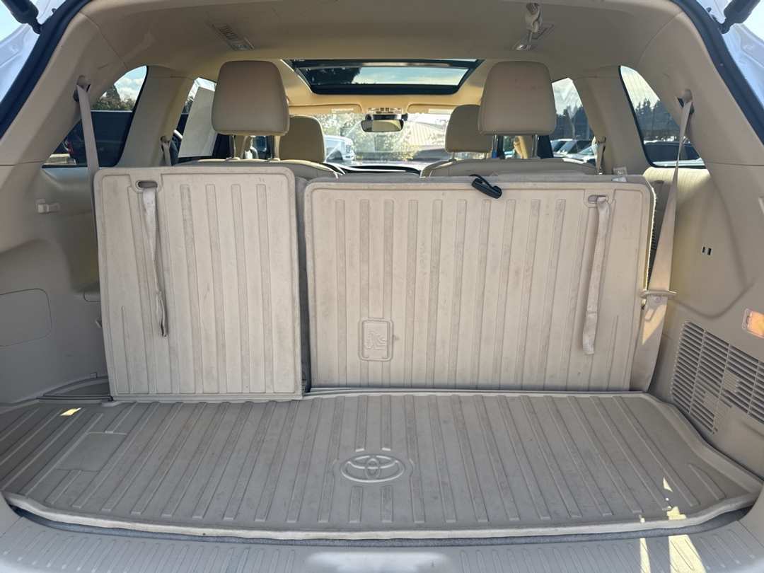 2019 Toyota Highlander - Image 29