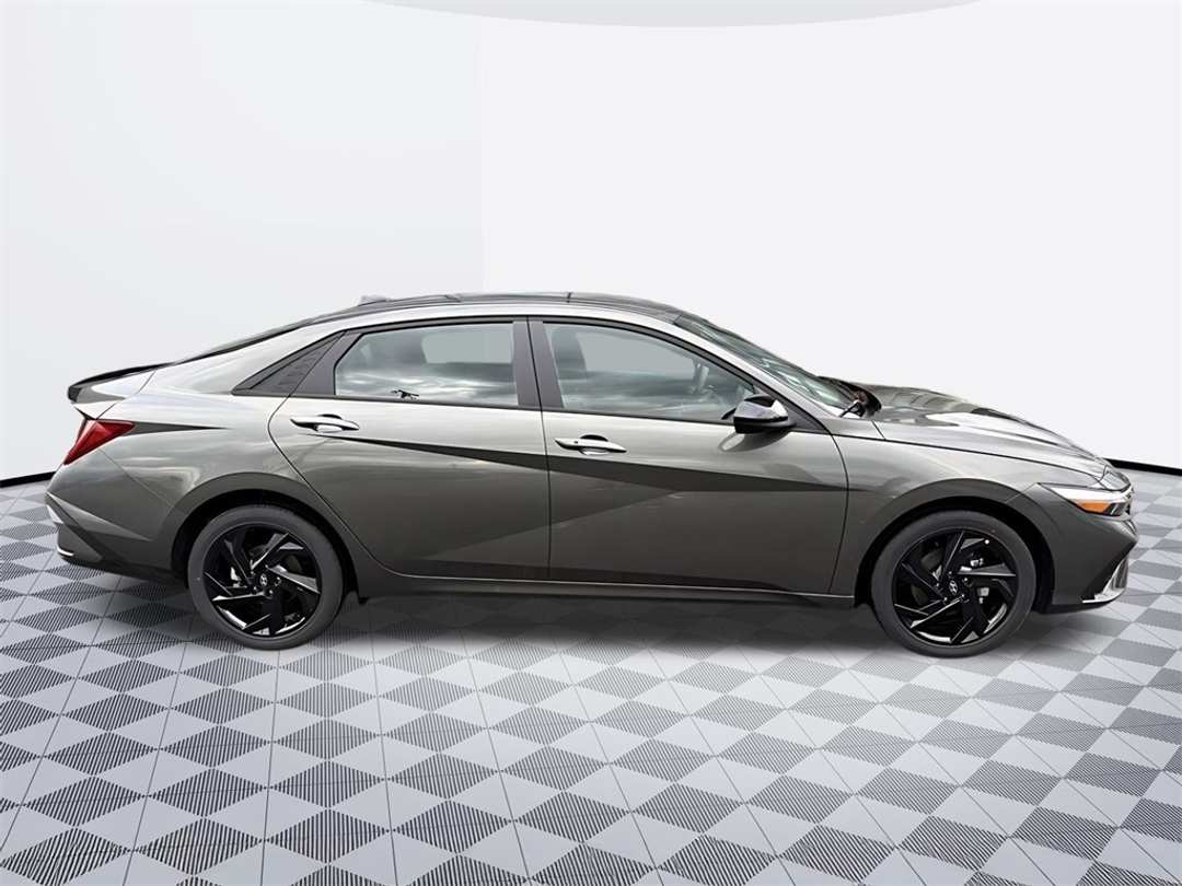 2026 Hyundai Elantra SEL Sport - Image 8