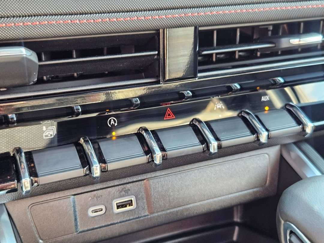 2026 Chevrolet Colorado Z71 - Image 23