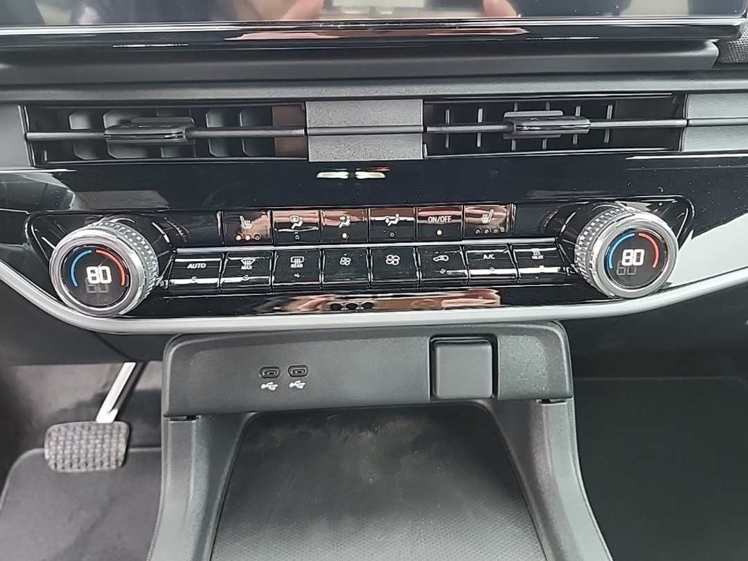 2025 Honda Prologue EX - Image 17