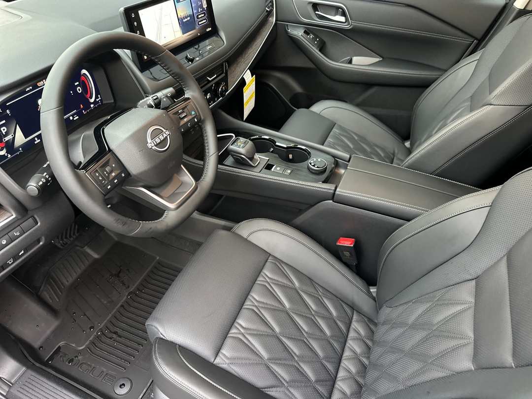 2026 Nissan Rogue Platinum - Image 9