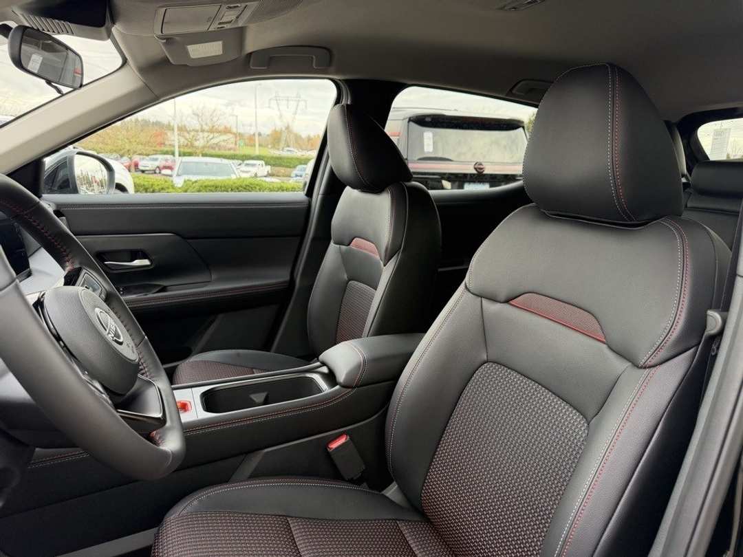 2026 Nissan Kicks SR - Image 17