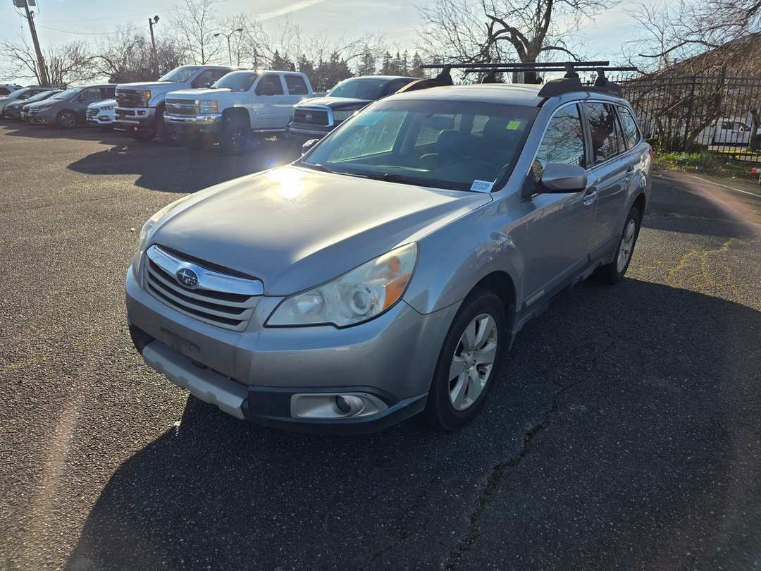 2011 Subaru Outback 3.6R - Image 2