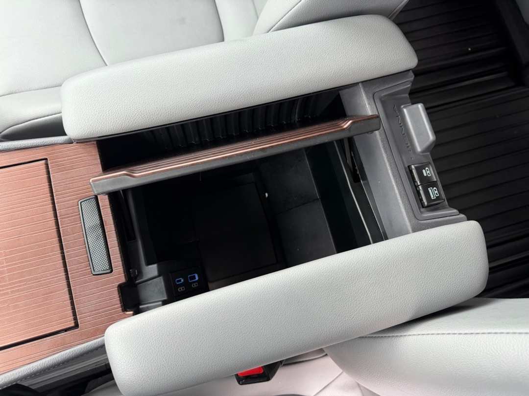 2021 Toyota Sienna XLE - Image 26