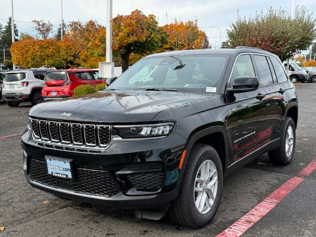 2025 Jeep Grand Cherokee Laredo X - Image 4