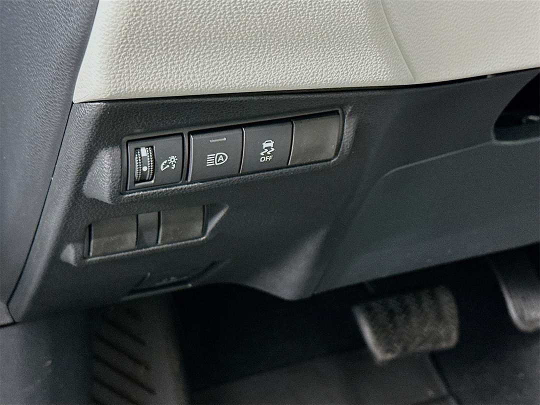 2026 Toyota Corolla Cross L - Image 10