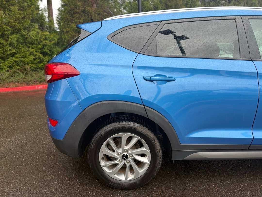 2016 Hyundai Tucson SE - Image 11