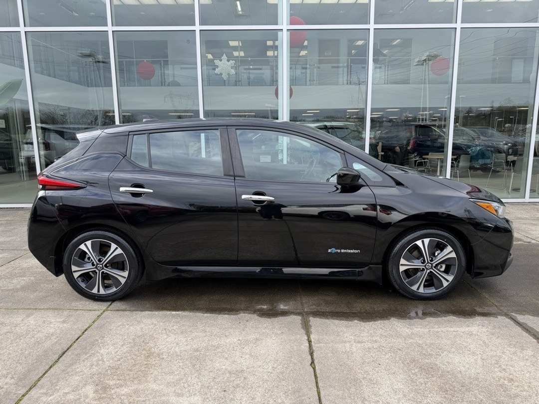 2019 Nissan LEAF SV - Image 8