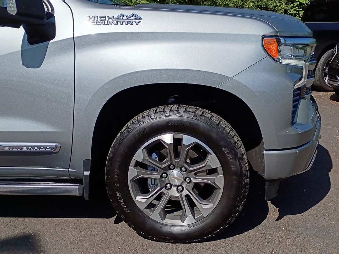 2023 Chevrolet Silverado 1500 High Country - Image 2