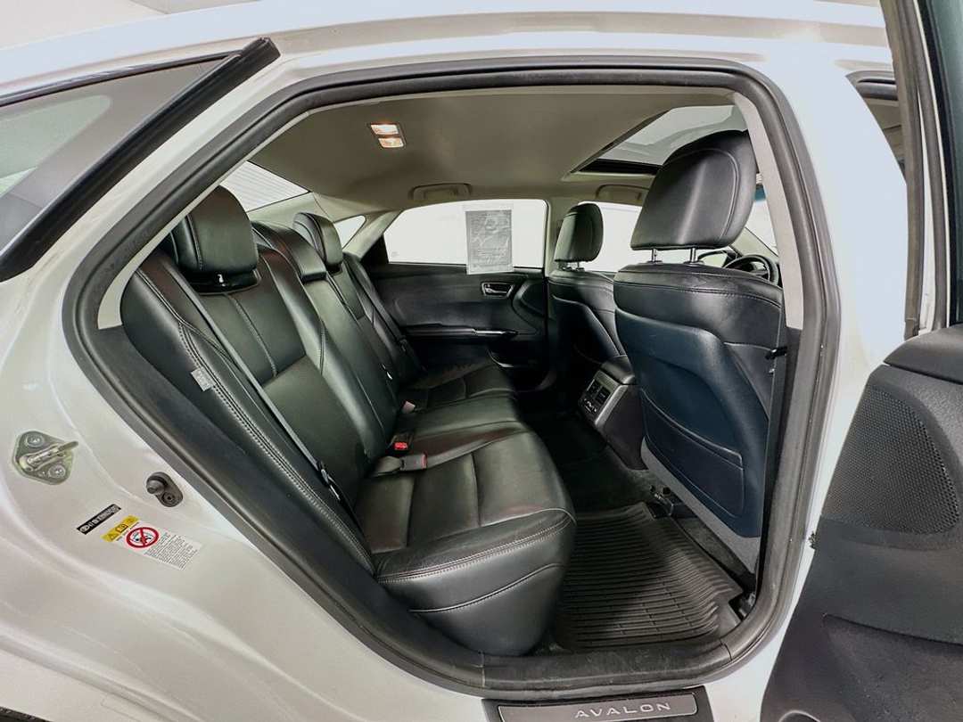 2017 Toyota Avalon Limited - Image 30
