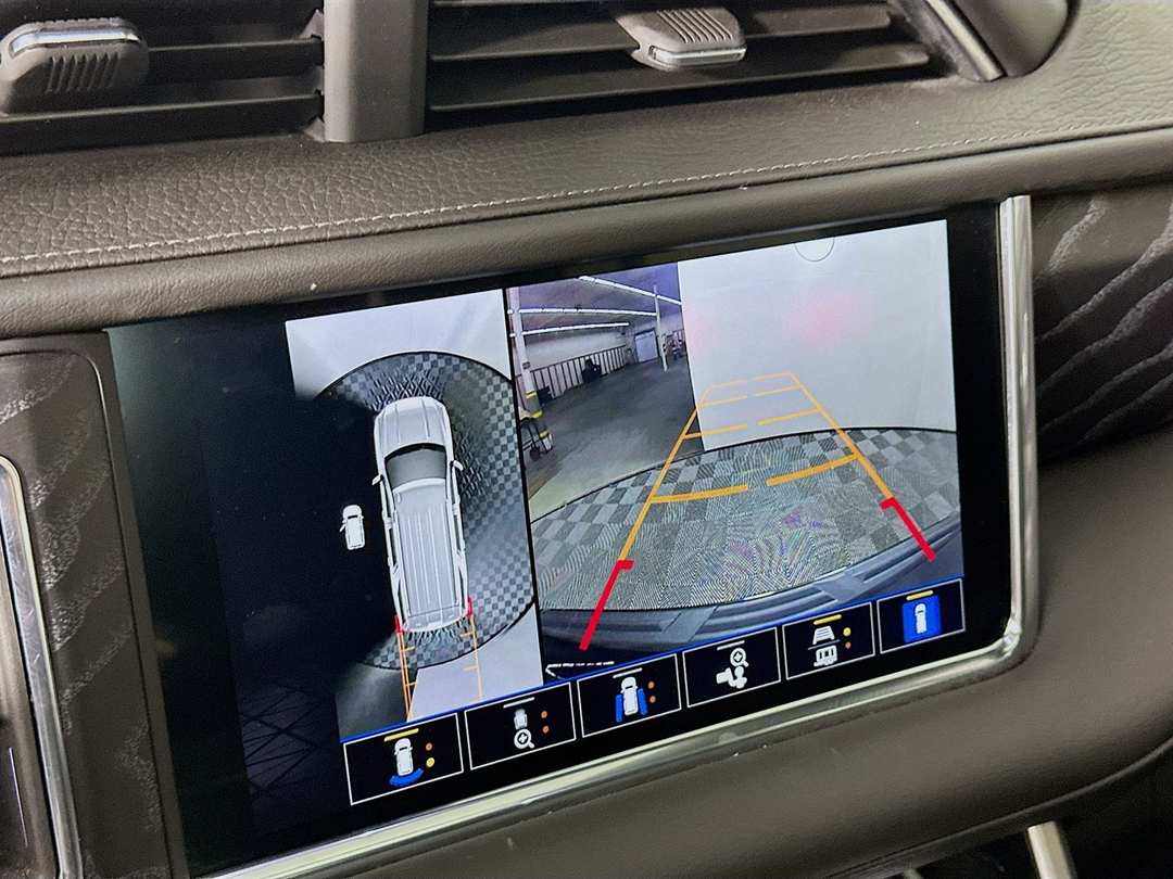 2024 GMC Yukon Denali - Image 15