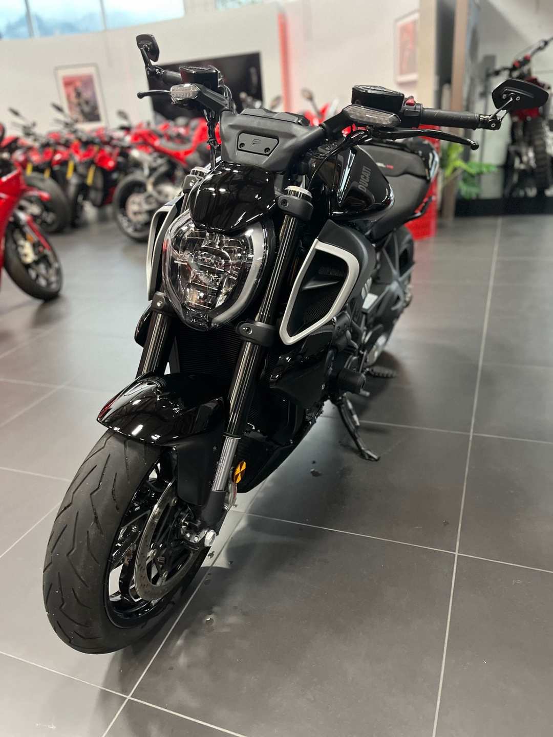 2024 Ducati Diavel V4 - Image 7