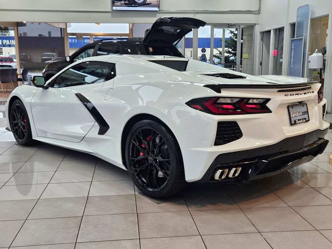 2026 Chevrolet Corvette Stingray - Image 4