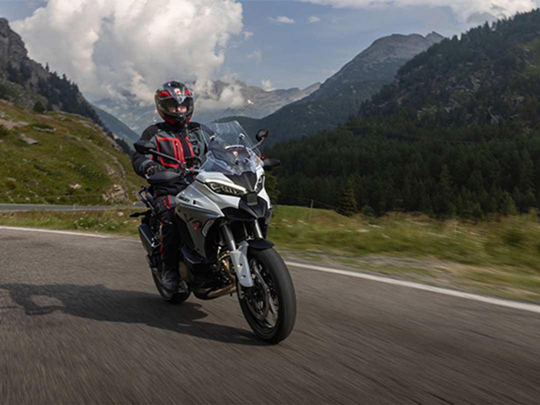 2025 Ducati Multistrada V4 S Travel & Radar - Image 25