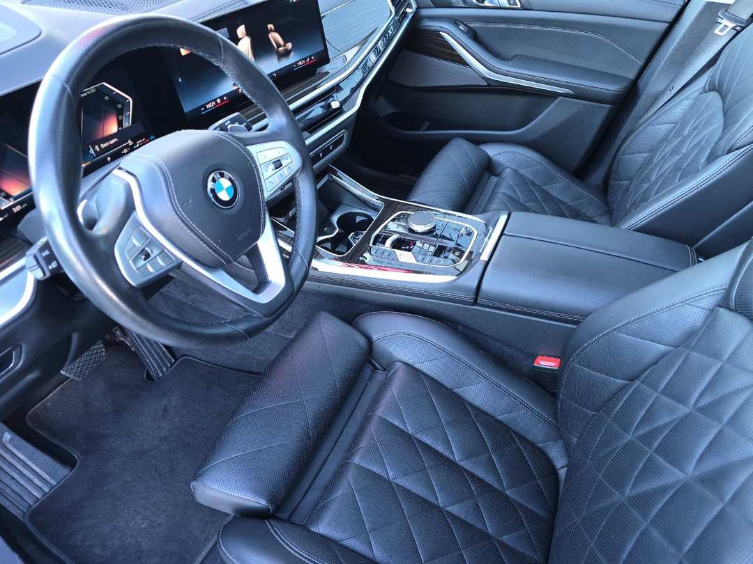 2024 BMW X7 xDrive40i - Image 9
