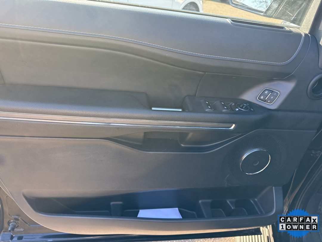 2024 Ford Expedition XLT - Image 16