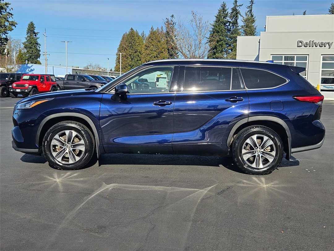 2020 Toyota Highlander XLE - Image 3