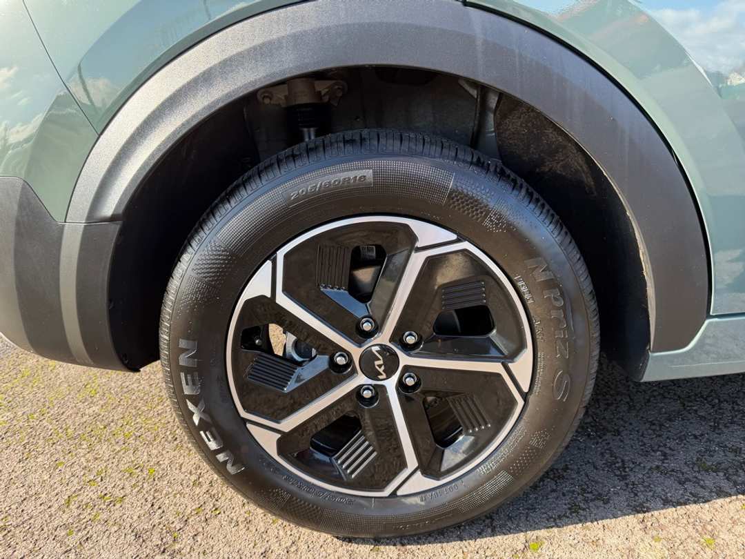 2025 Kia Niro EX - Image 10