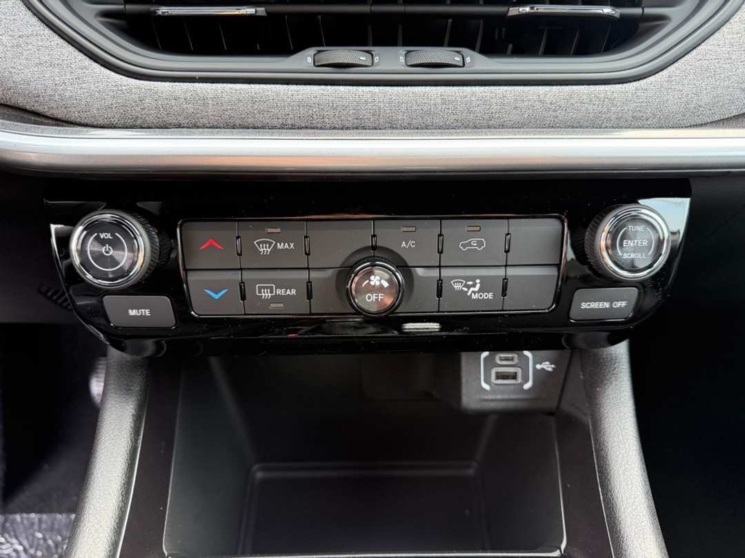 2026 Jeep Compass Latitude - Image 22