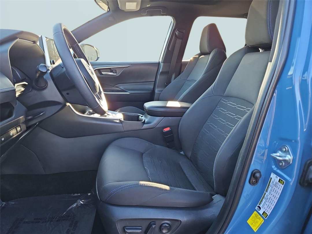 2023 Toyota Rav4 SE - Image 20