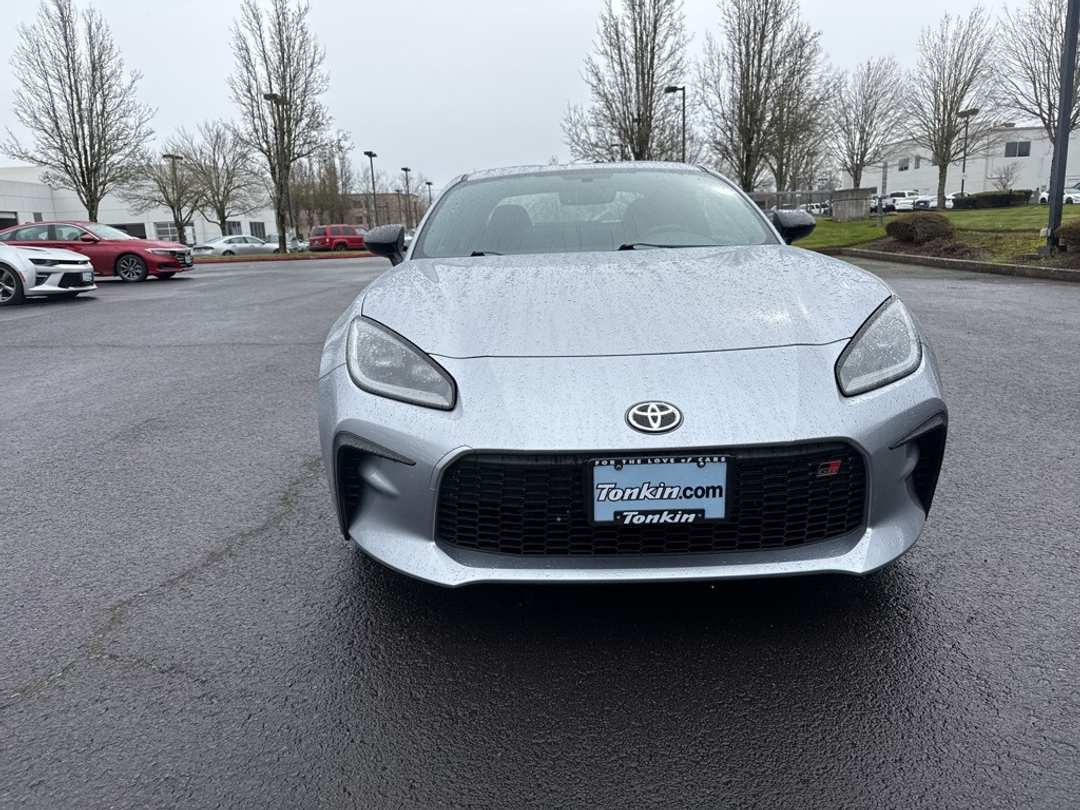 2025 Toyota Gr86 Base - Image 2