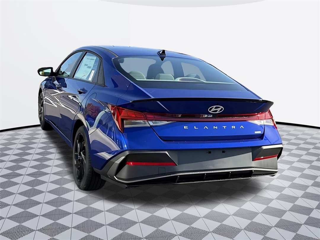 2026 Hyundai Elantra SEL Sport - Image 5