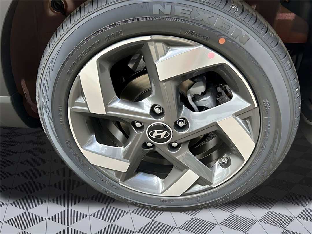 2025 Hyundai Venue Limited - Image 9