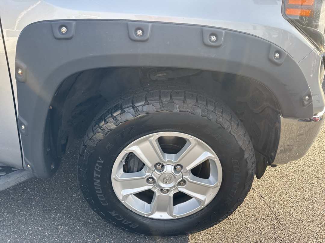 2014 Toyota Tundra SR5 - Image 9