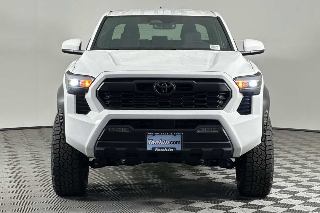 2025 Toyota Tacoma TRD OffRoad - Image 9