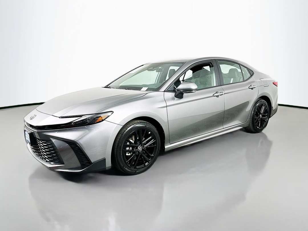 2025 Toyota Camry SE - Image 3