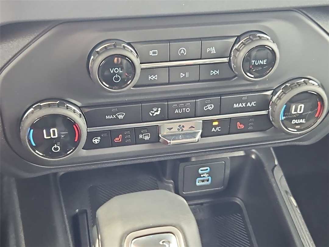 2025 Ford Bronco Outer Banks - Image 21