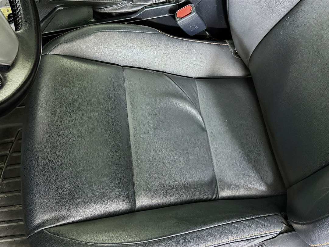 2016 Toyota Rav4 SE - Image 19