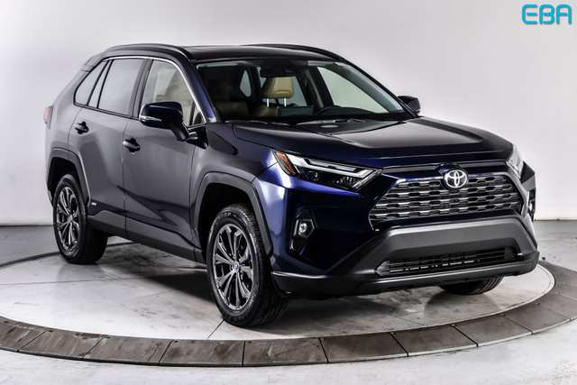 2025 Toyota Rav4 XLE Premium