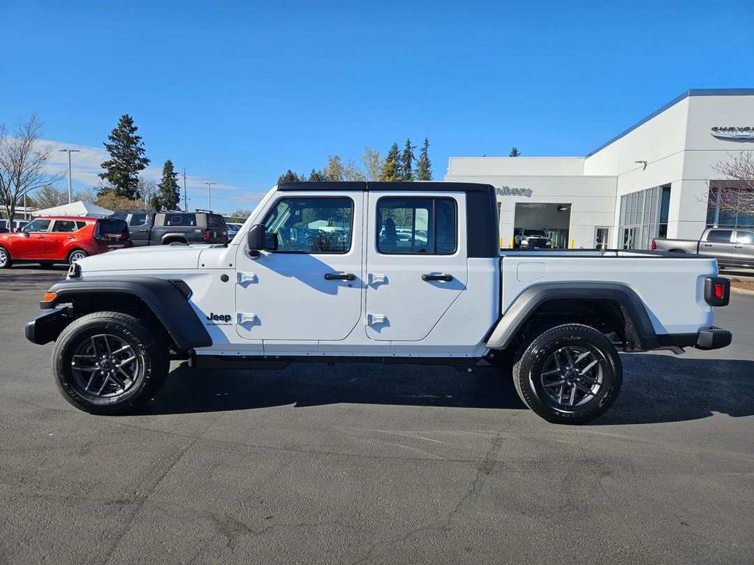 2026 Jeep Gladiator Sport - Image 3