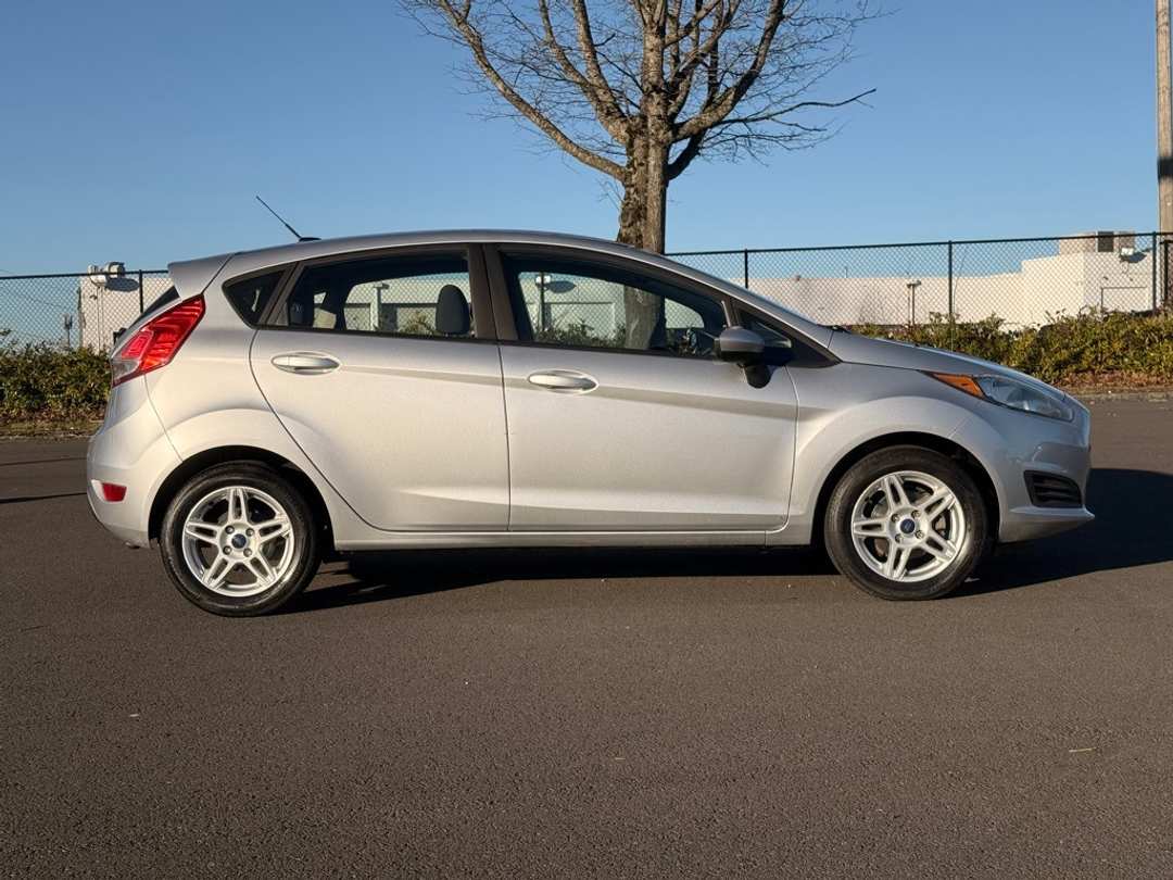 2018 Ford Fiesta SE - Image 8