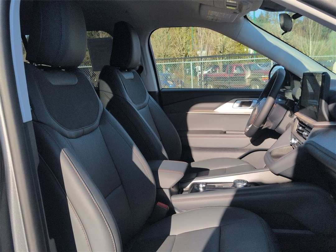 2026 Ford Explorer Active - Image 31