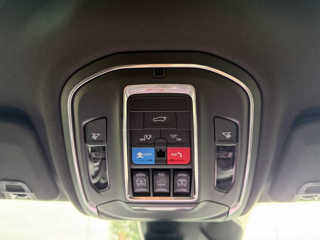 2025 Jeep Grand Cherokee Limited - Image 28