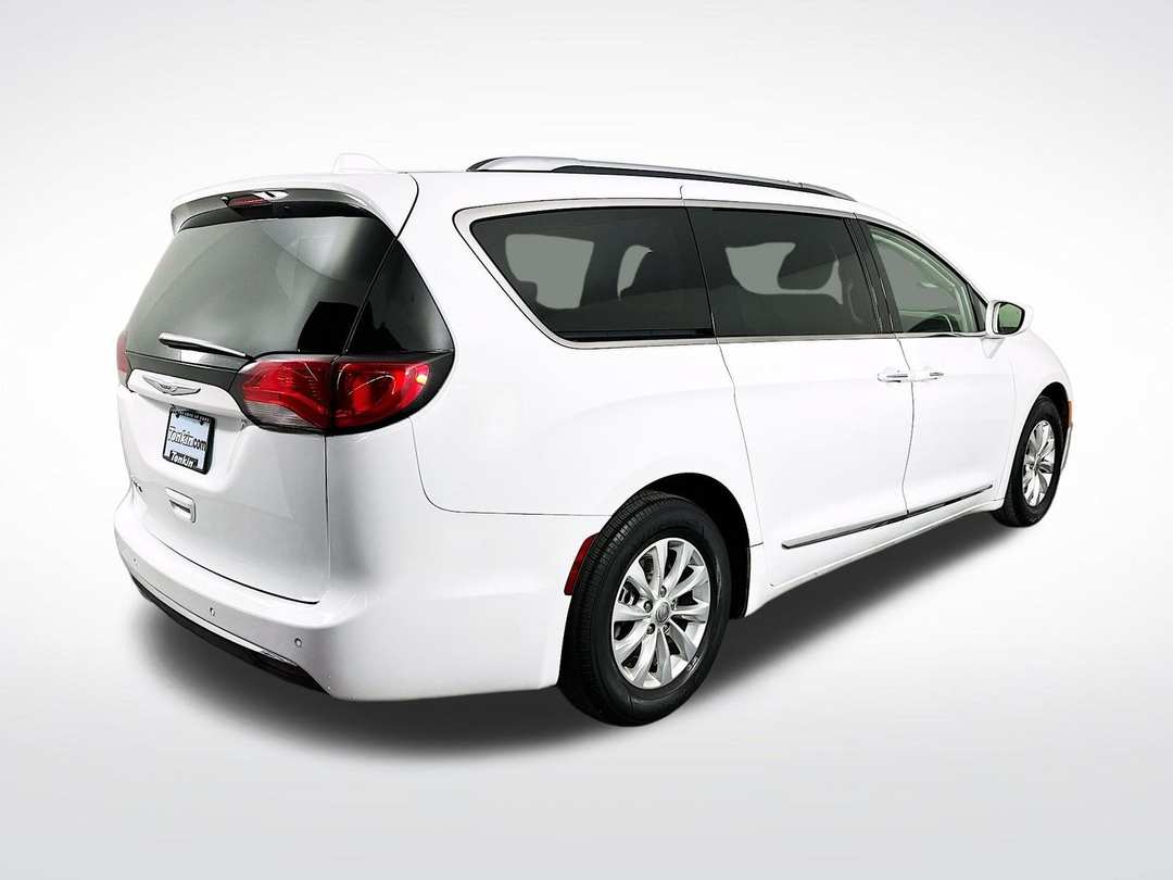 2019 Chrysler Pacifica Touring L - Image 8