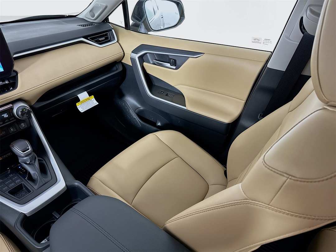 2025 Toyota Rav4 XLE Premium - Image 25