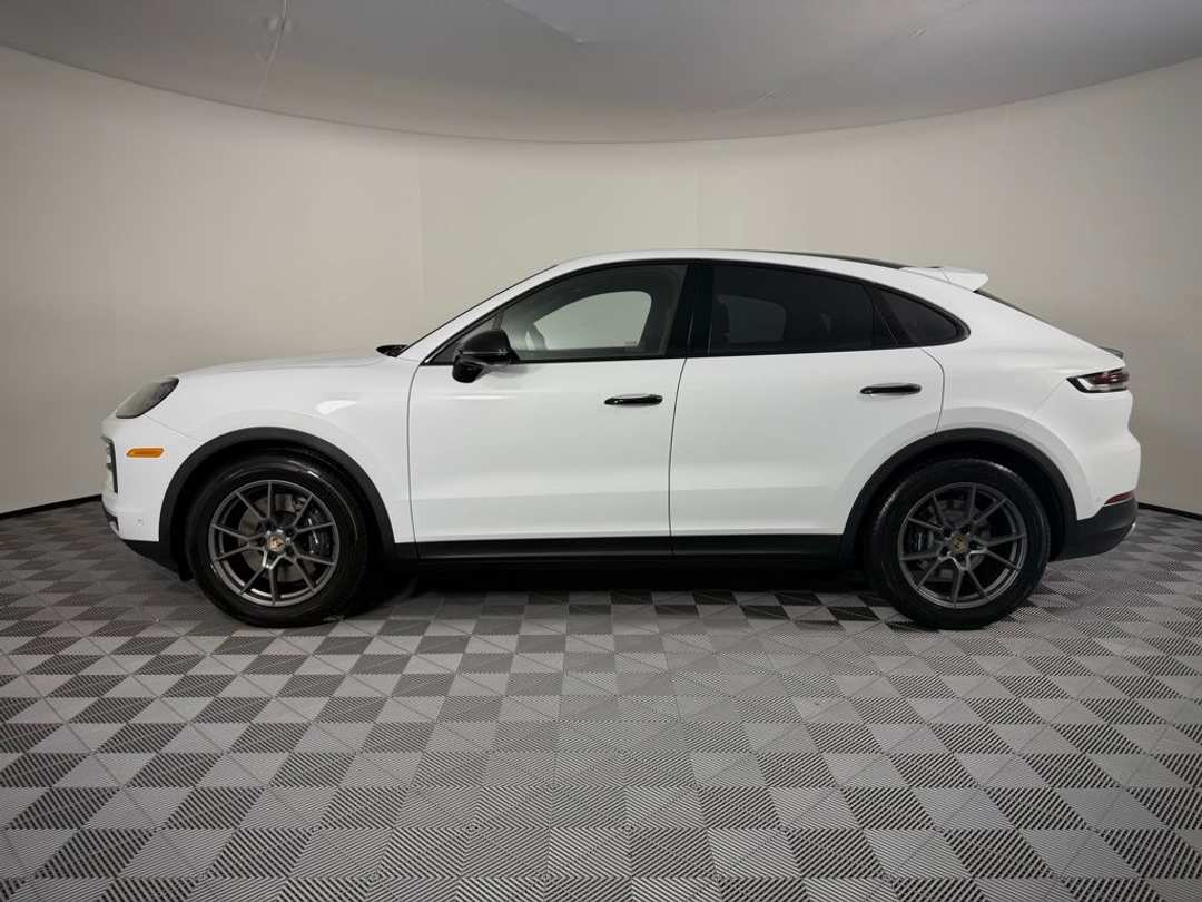 2026 Porsche Cayenne - Image 2