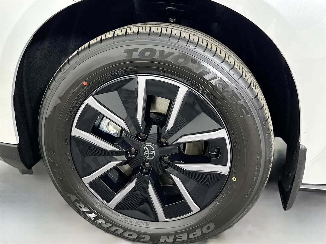 2026 Toyota Bz XLE - Image 31