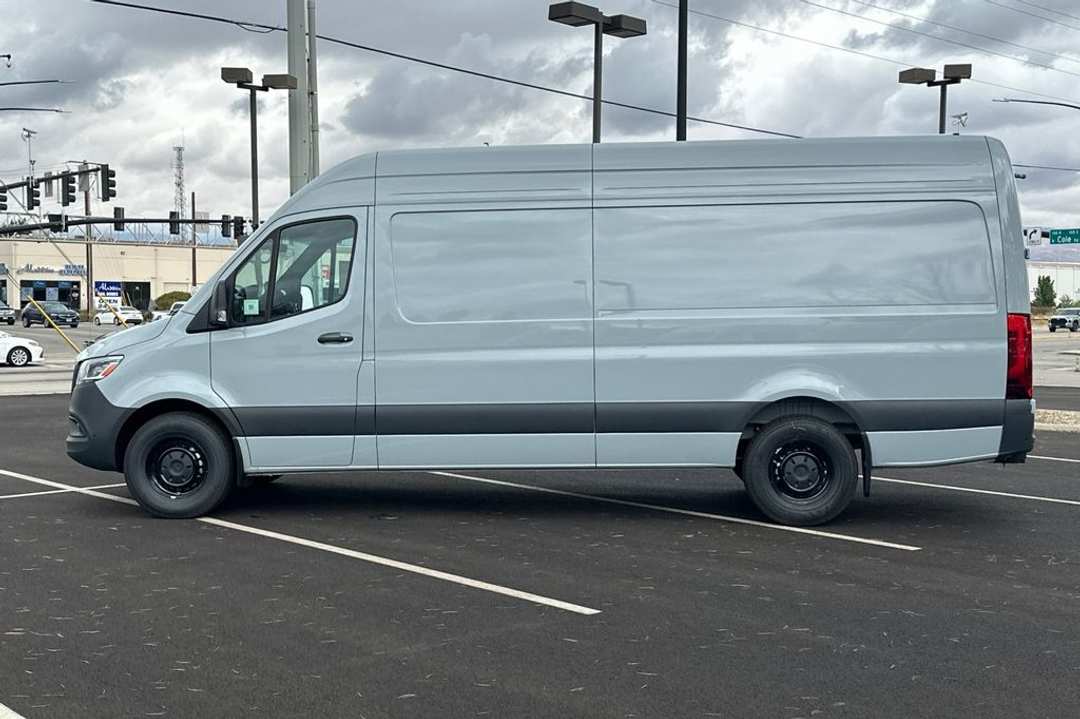 2024 Mercedes-Benz Sprinter 2500 Cargo 170 WB - Image 2