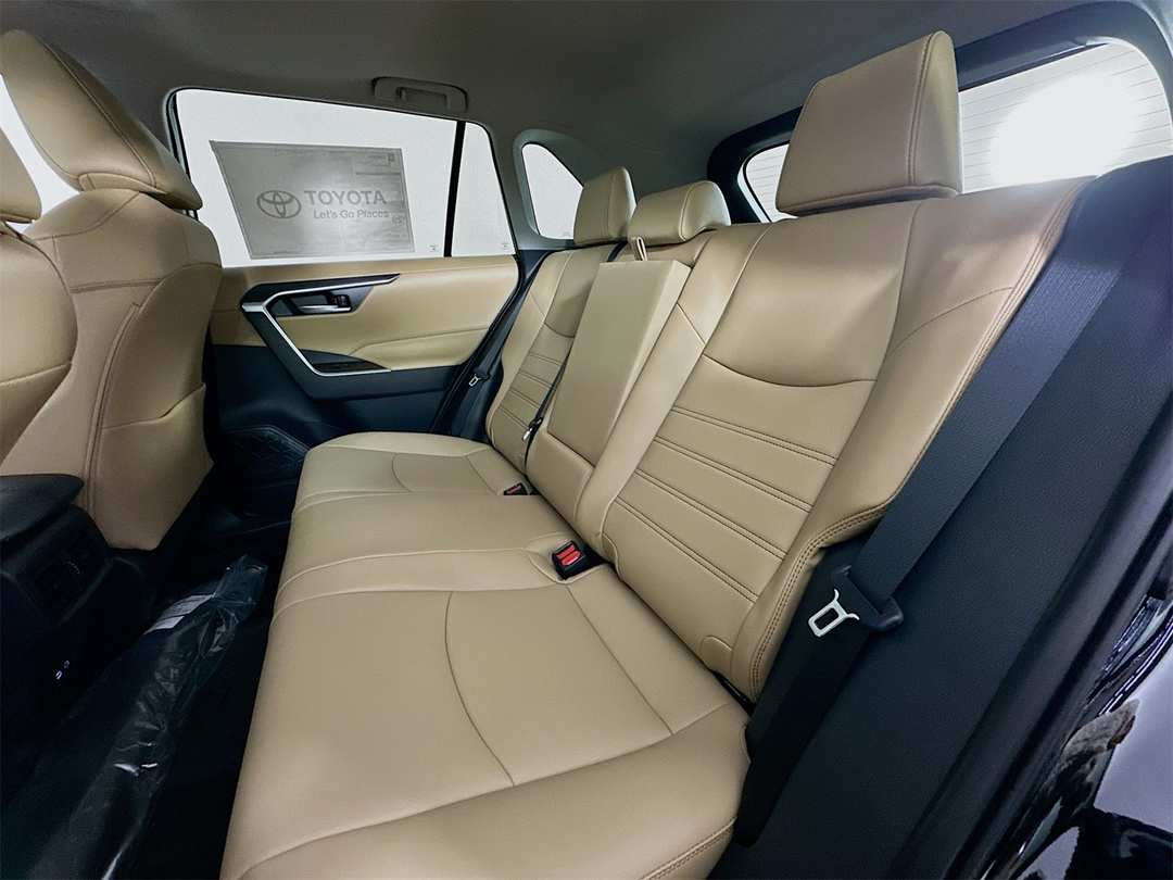2025 Toyota Rav4 XLE Premium - Image 26