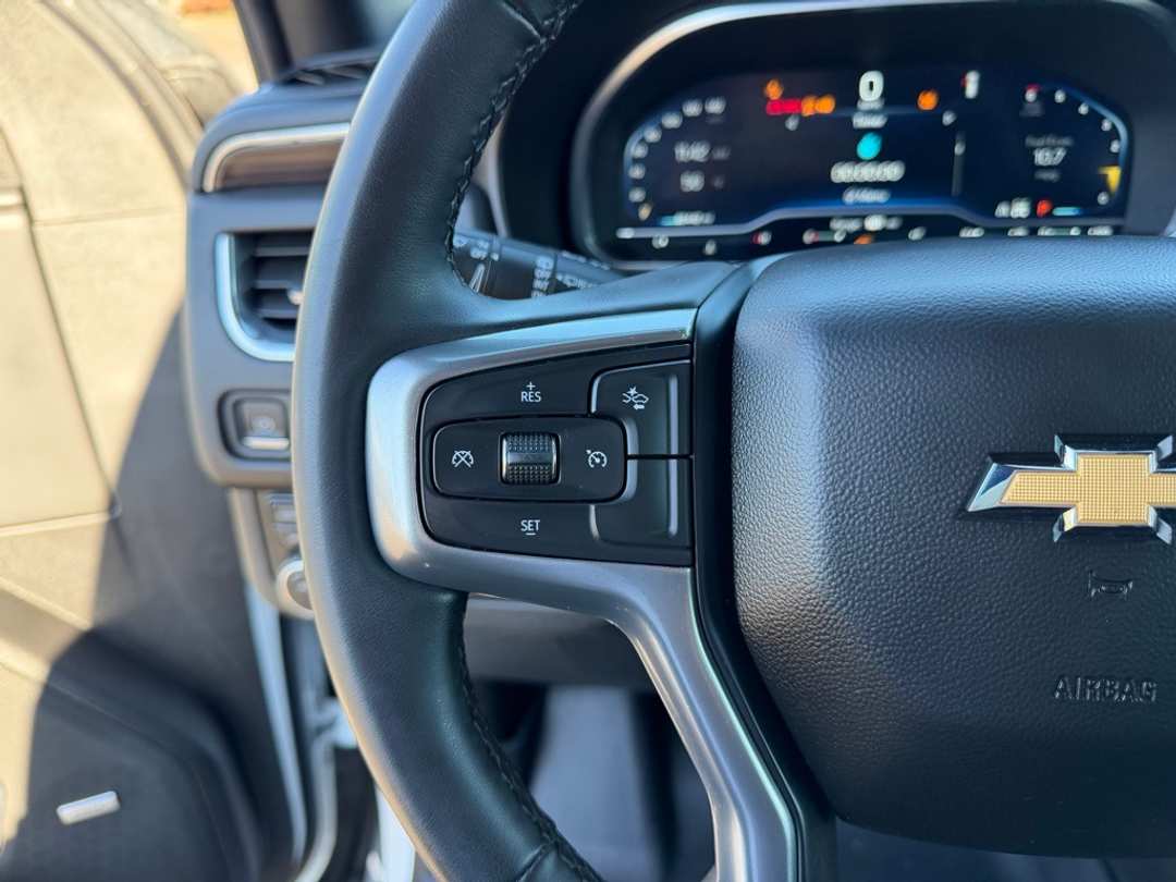 2023 Chevrolet Suburban LT - Image 19